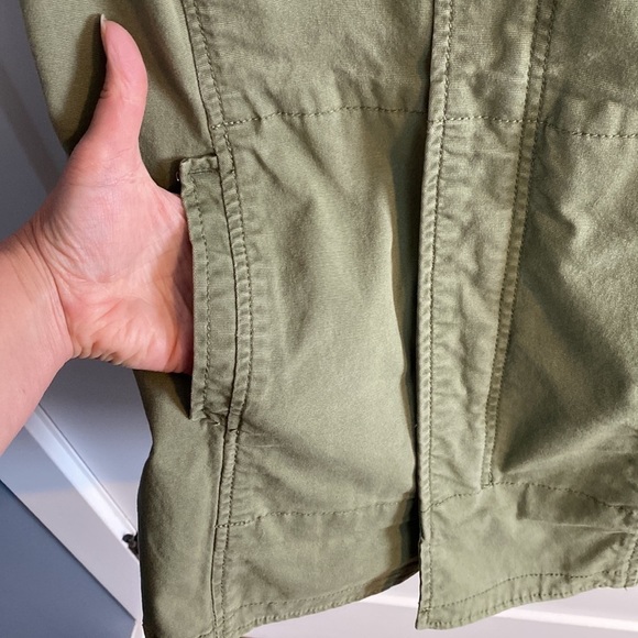 Cabi Army Green Explorer Utility Vest EUC - Picture 8 of 14